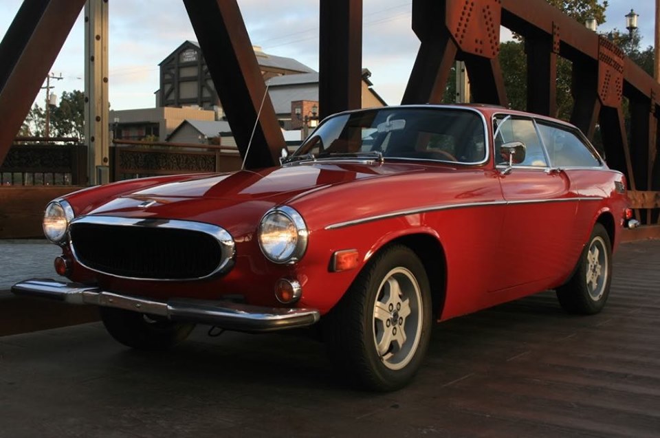 Volvo 1800ES 1973 Red (46)